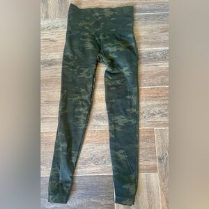 SPANX  Look At Me Now Seemless Green Camouflage Leggings